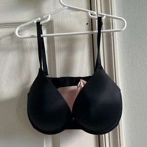 32D Victoria Secret bra!